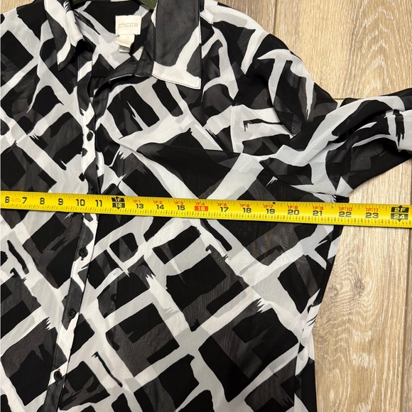 #5) Chico's Monochrome Abstract Button Down Shirt with Roll Up Sleeve - Picture 6 of 9